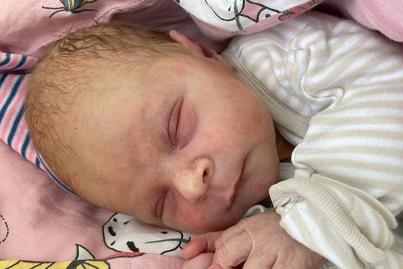 Lucie Eliášová se narodila mamince Lucii Janouškové z Litvínova 8. července ve 12.30 hodin. Měřila 52 cm a vážila 3,225 kilogramu.