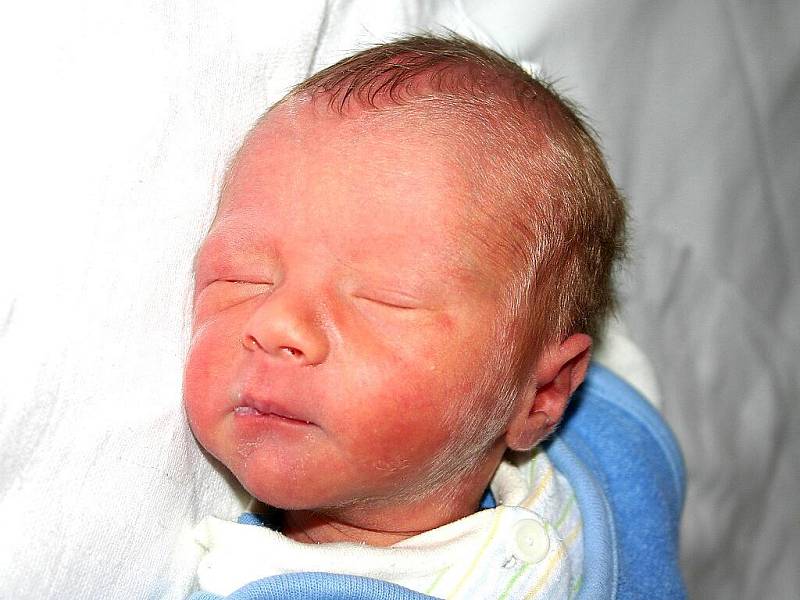 Michaele Balážové z Litvínova se 13. prosince v 0.30 hodin narodil syn Martin Svítek, který měřil 48 centimetrů a vážil 2,21 kilogramu.