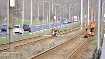 Kvůli rekonstrukci trati a zastávek nejezdí tramvaje mezi chemičkou a Litvínovem. Nahradily je autobusy.