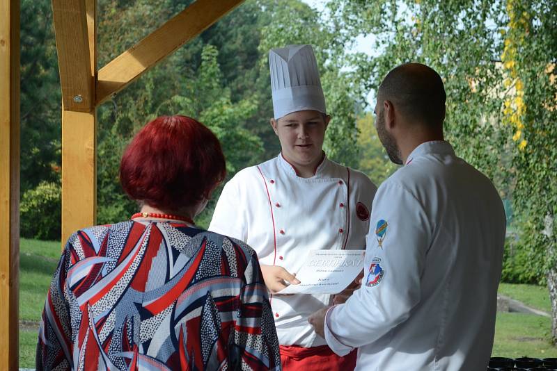 Vyvrcholení kurzu studené kuchyně na Soukromé hotelové škole Bukaschool v Mostě