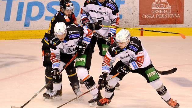 Podkrušnohorské derby Litvínov versus Karlovy Vary.