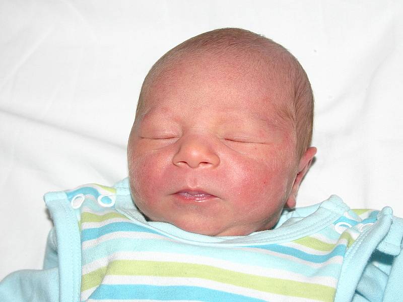 Mamince Žanetě Malíkové z Mostu se 21. října ve 12 hodin narodil syn Daniel Malík. Měřil 50 centimetrů a vážil 3,09 kilogramu.