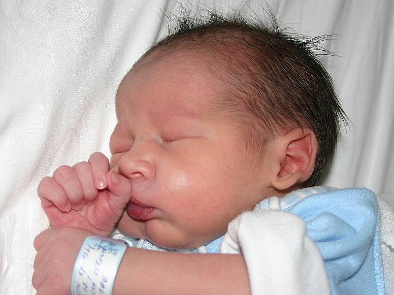 Mamince Veronice Liškové z Litvínova se 21. října v 8.05 hodin narodil syn Martin Liška. Měřil 50 centimetrů a vážil 2,9 kilogramu.