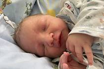 Dominik Hrabák se narodil 12. září v 15.00 hodin mamince Vlastě Hrabákové z Mostu. Měřil 51 cm a vážil 3,24 kg.