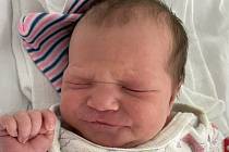 Ella Chorvátová se narodila 5. srpna ve 13.23 hodin mamince Karolíně Machačové z Mostu. Měřila 47 cm a vážila 2,75 kg.