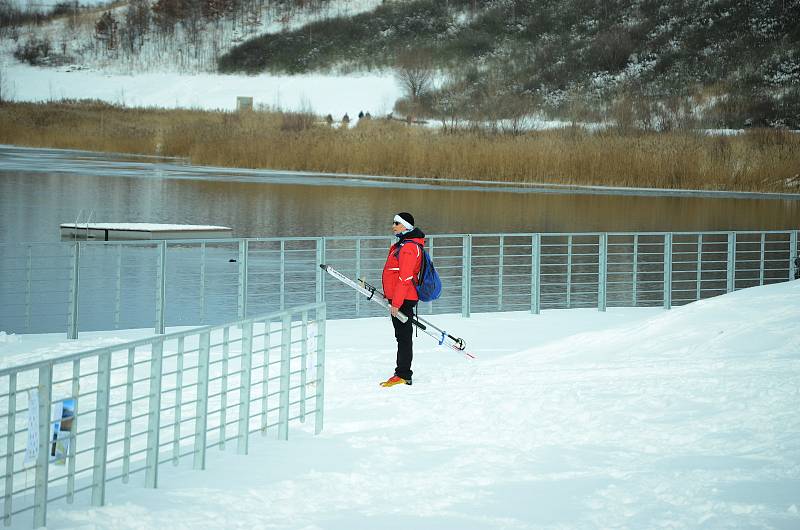 Jezero Most v sobotu odpoledne 13. února 2021.