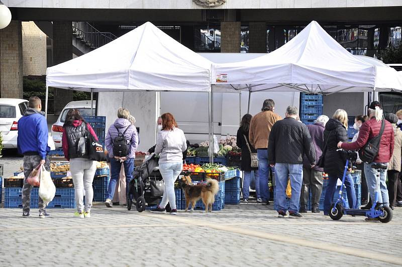 Farmářský trh na 1. náměstí v Mostě v sobotu 24. dubna.