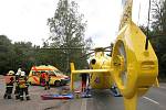 Na místo těžké dopravní nehody přilétl i lékařský vrtulník