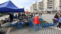 Farmářský trh na 1. náměstí v Mostě v sobotu 24. dubna.