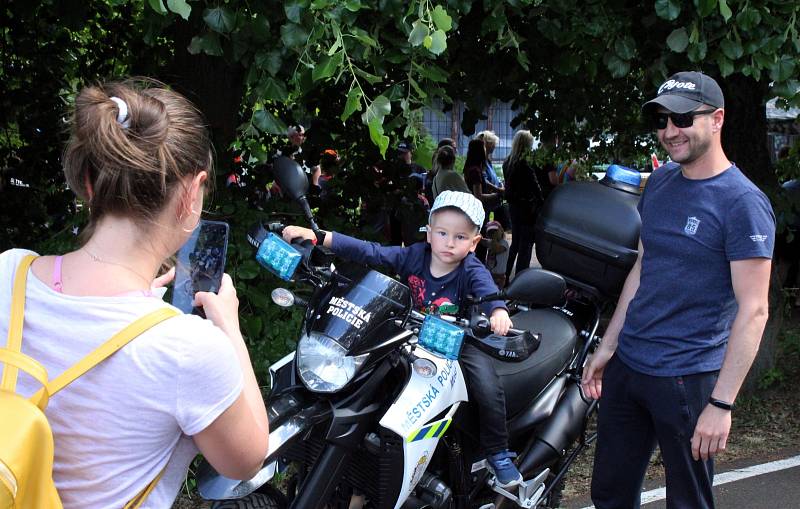 Den pro celou rodinu s policisty si na dopravním hřišti v Mostě nenechaly ujít stovky lidí.