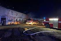 Noční požár budovy v Havrani