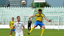 Zápas FK Baník Most-Souš (v bílém) versus Teplice U19.