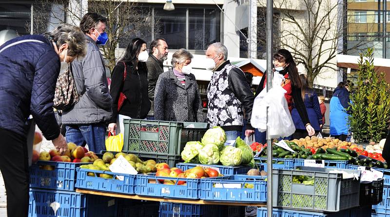 Farmářský trh na 1. náměstí v Mostě v sobotu 24. dubna.