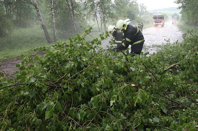 Průtrž mračen v Braňanech zaměstnala hasiče