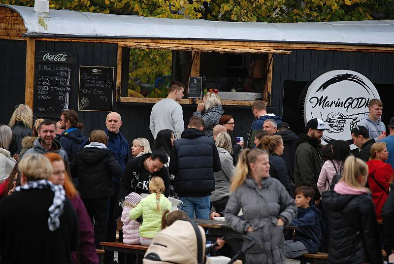 Festival jídla zaplnil centrum Mostu