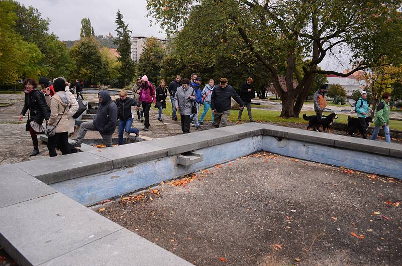 Procházka městskými parky při Dni architektury v Mostě.