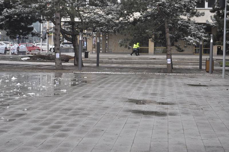 Radniční park ve středu 10. března. Sem se mohou přesunout sobotní trhy