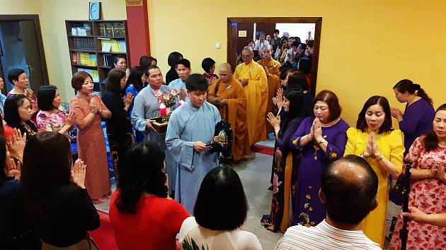 Oslava buddhistického svátku Vesak ve vietnamském kulturním centru Pagoda v Mostě