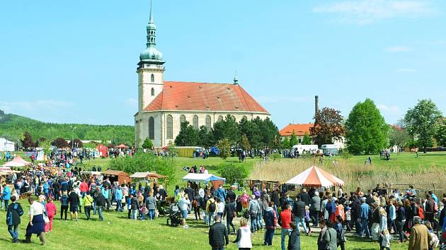 Mostecký kostel během letošní oslavy Karla IV. a keltského svátku Beltain.. 