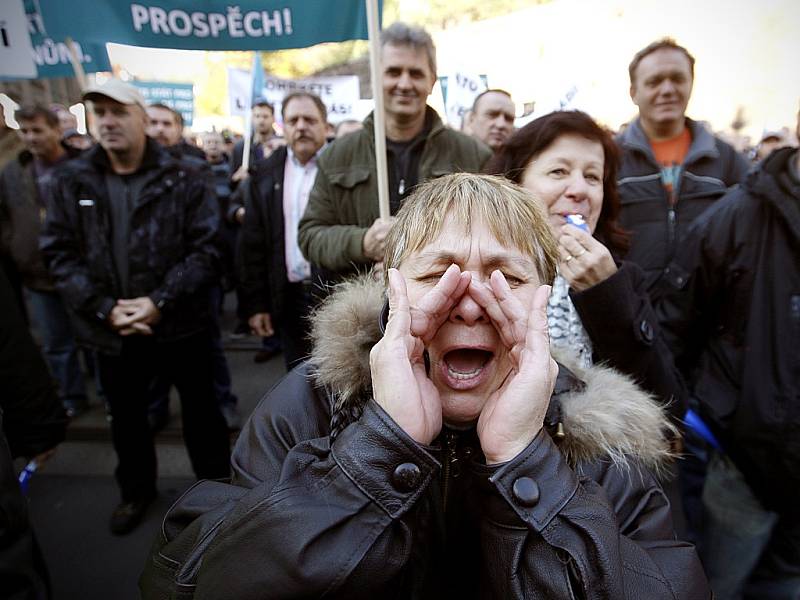 Horníci protestují v Praze.