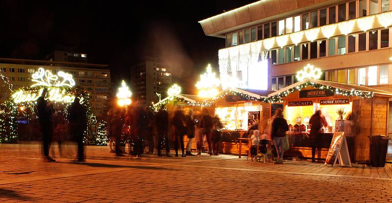 Zimní farmářské trhy na 1. náměstí v Mostě.