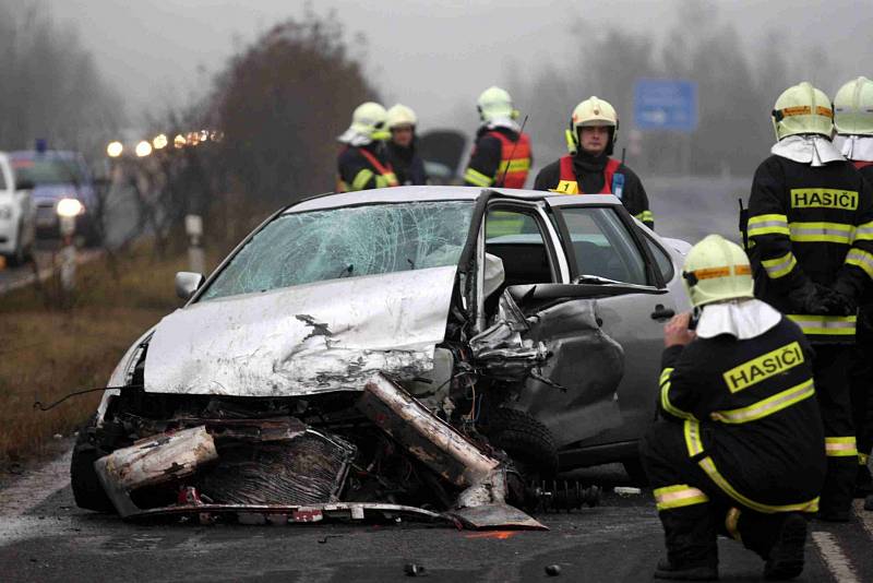 Tři zraněné si vyžádala hromadná nehoda u Komořan