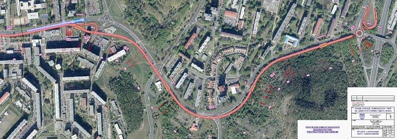 Mapka ukazuje plánovanou trasu nové tramvajové trati v Mostě. Existují dvě varianty, které se liší řešením v oblasti křižovatky u Kahanu.