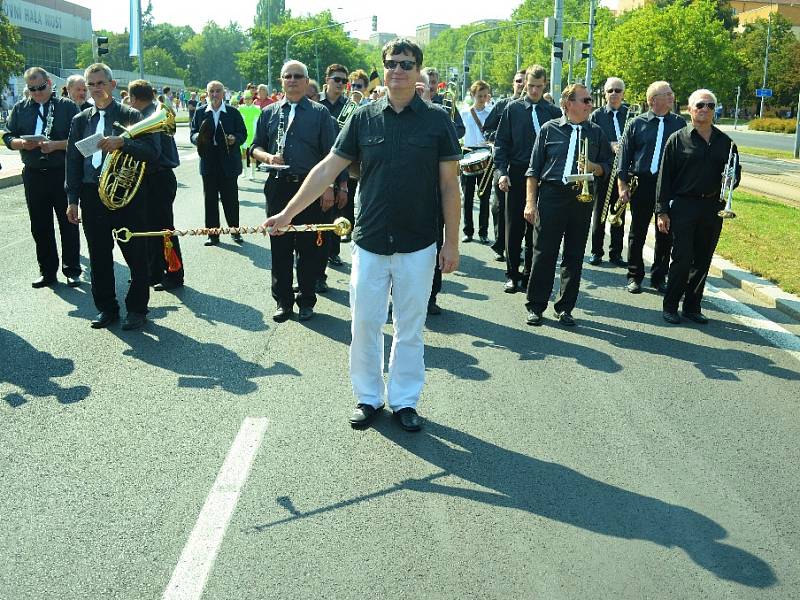 Mostecká slavnost, sobota 10. září, průvod z 1. náměstí ke kostelu a zahájení.