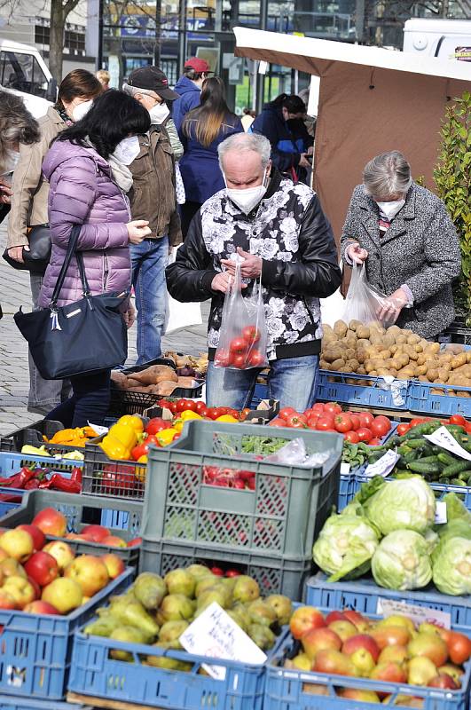 Farmářský trh na 1. náměstí v Mostě v sobotu 24. dubna.