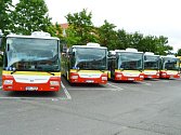 Dopravní podnik brzy uvede do provozu pět nových autobusů. Jak ukazuje spodní snímek, jsou oproti minulosti s daleko veselejší interiérem. 
