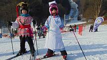 Tradiční karneval na sněhu zakončil v neděli 28. ročník lyžařské školy Snow v Mikulově na Teplicku.