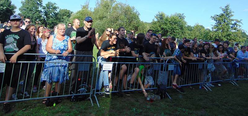 Premiérový ročník festivalu Rock u rybníka v Proboštově se vydařil.