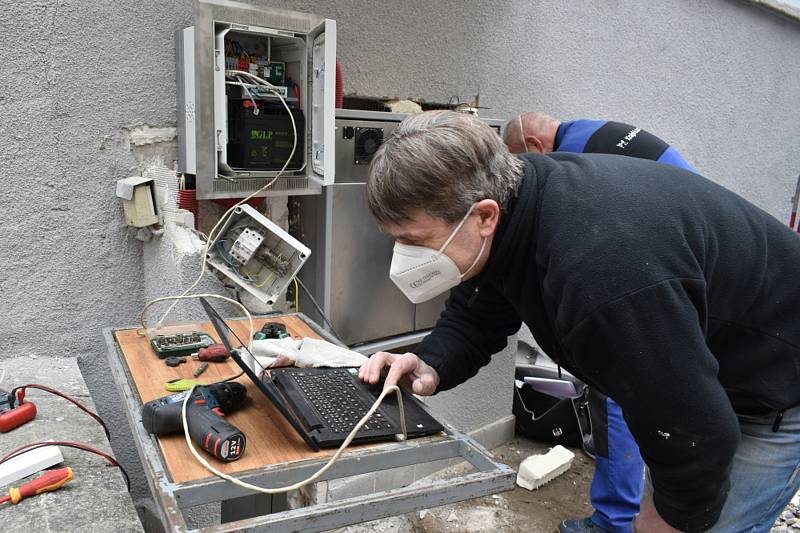 Instalace nového babyboxu v Teplicích.