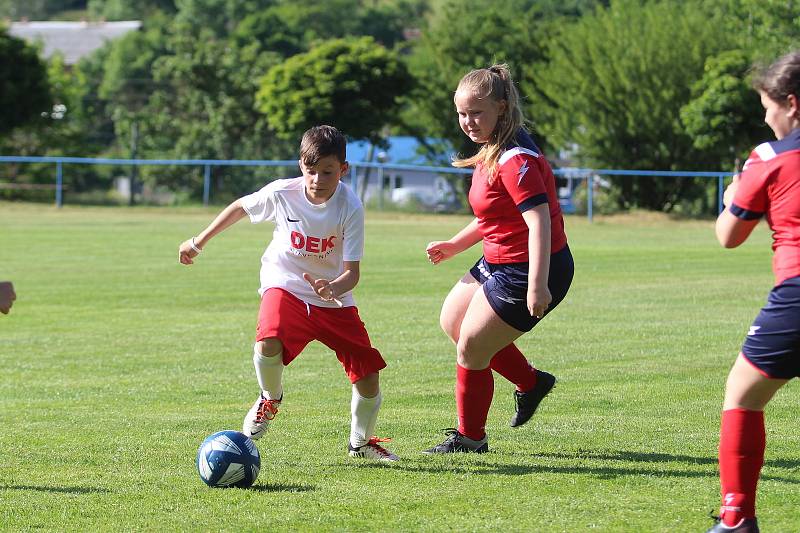 Satelitní turnaj přípravek v Ohníči, kterého se zúčastnil domácí tým (modré dresy), Krupka (červené dresy) a Proboštov (bílé dresy).