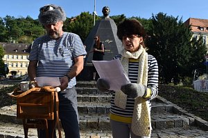 Ze vzpomínkového setkání u pomníku Julia Payera v Teplicích, na ilustrační fotografii je Martin Ryba (vlevo).