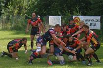 RLC Dragons Krupka (v černo-červených dresech) je suverénem Divize 1 Rugby League.