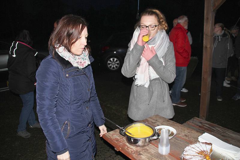 V sobotu večer se ve Bžanech konalo tradiční dýňování s lampionovým průvodem