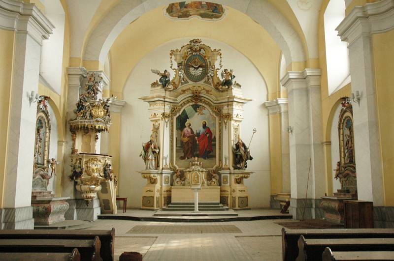 Kostel sv. Petra a Pavla v Oseku. 