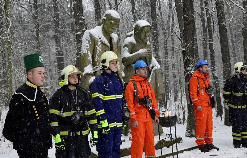 Uctít památku horníků, kteří v roce 1934 zahynuli při katastrofě, přijeli zástupci horníků z celého kraje a i z Německa.