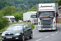 Když ještě nebyla dálnice D8 přes České středohoří, jezdilo po teplických silnicích mnohem více kamionů, než je tomu nyní. Bylo také více nehod, zejména v klesání do Bořislavi.