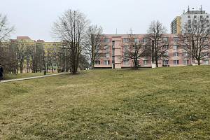 Toto je okraj sídliště Za Chlumem v Bílině, kde vznikne skatepark.