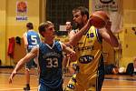Teplice (žluté dresy) v Severočeské basketbalové lize porazily Varnsdorf