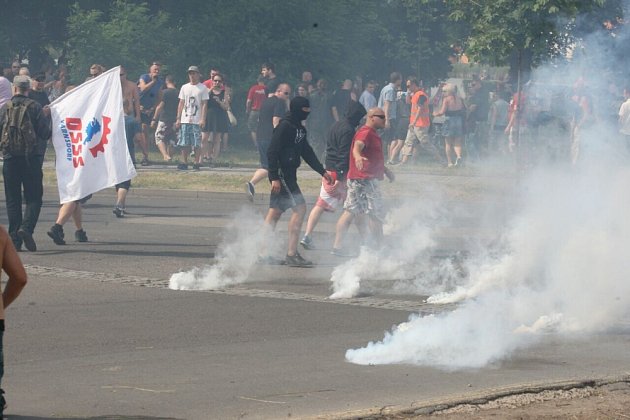 Střet policie s extrémisty v Duchcově