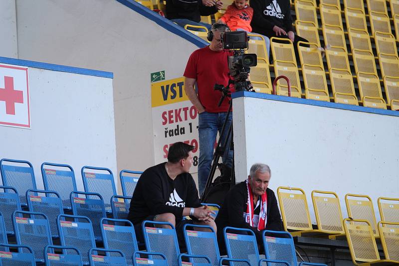 Diváci na fotbale Teplice - Pardubice