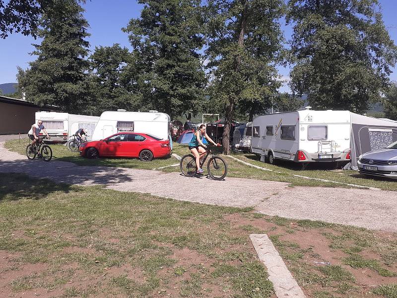 Eurocamp Barbora na Teplicku, u vodní nádrže po bývalém dolu v Oldřichově.