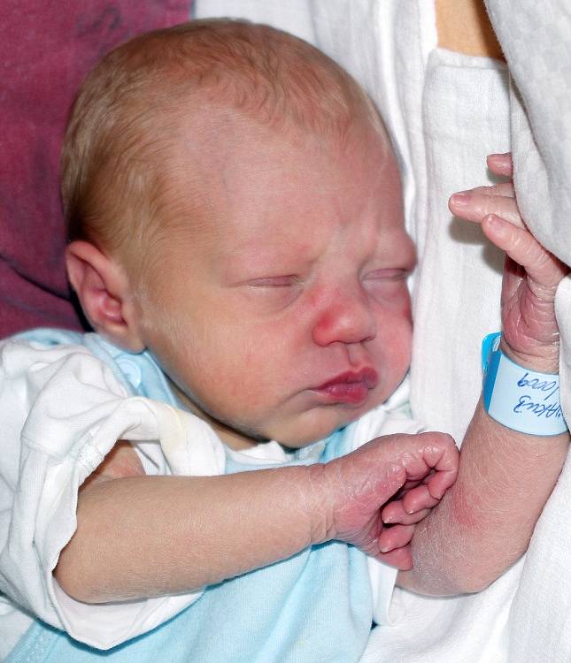 Mamince Lence Acs Holakovské z Teplic se 24. února v 18.55 hod. v ústecké porodnici narodil syn Jakub Acs. Měřil 50 cm a vážil 2,96 kg.