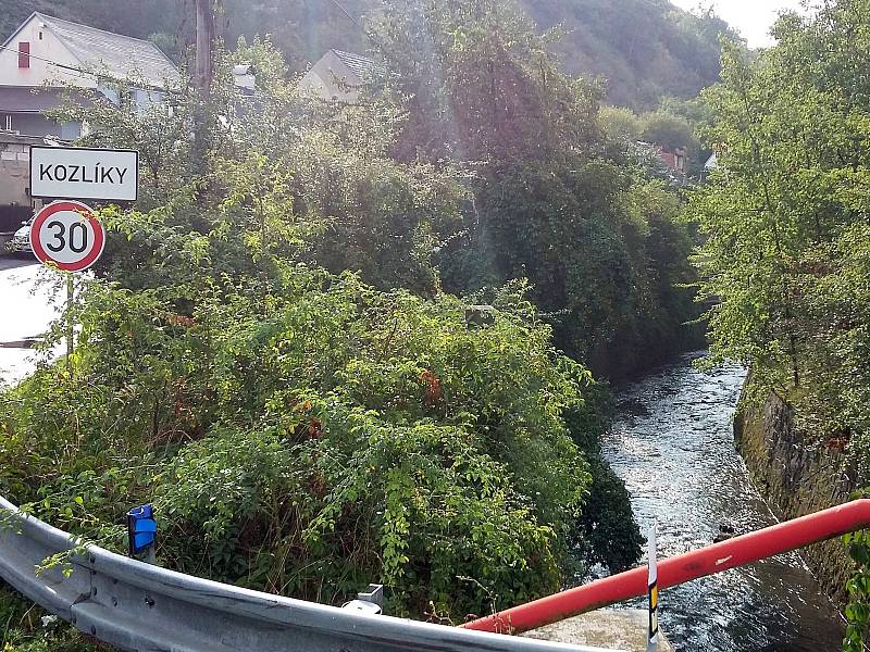 Potok Bystřice v Kozlíkách už má mnohem více vody, než v Dubí