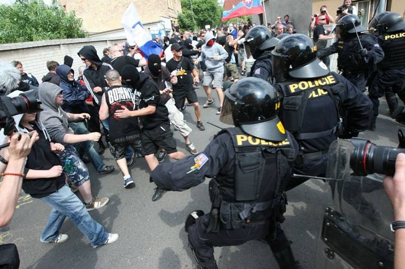 Střet policie s extrémisty v Duchcově