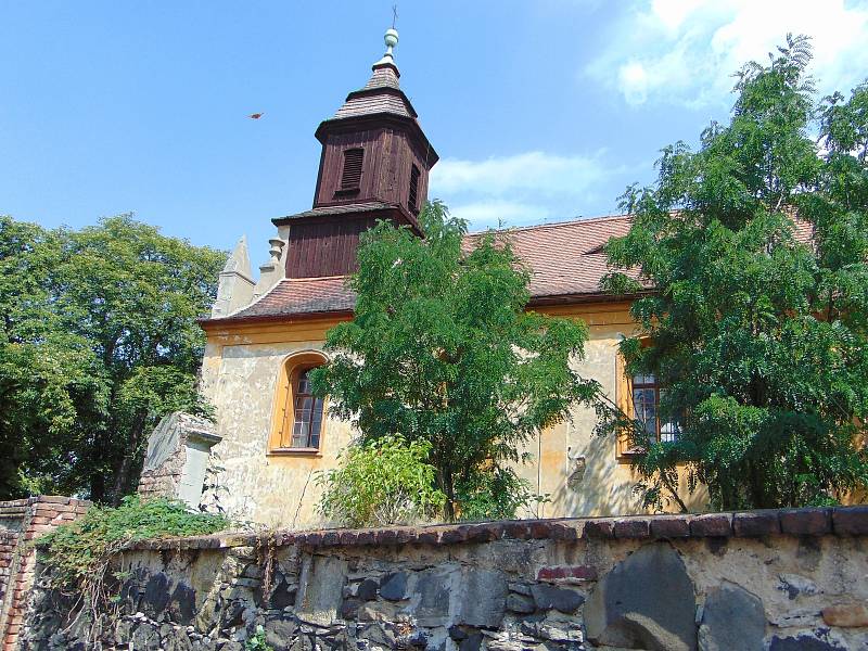 Kostel svatého Vavřince v Hradišti na Teplicku.
