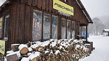 U sjezdovek v Mikulově, které jsou součástí zimního střediska Sport Centrum Bouřňák, už mají připraveno na zimu. Čekají na vhodnou příležitost a začnou zasněžovat. Foto z úterý 30. listopadu.